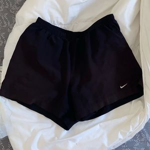 VINTAGE NIKE SHORTS